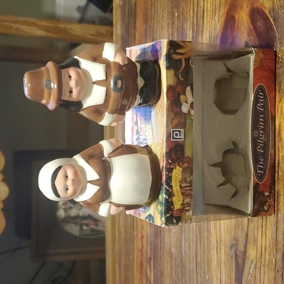 Publix The Pilgrim Pair Encore Edition Salt and Pepper Shakers - Picture 1 of 5